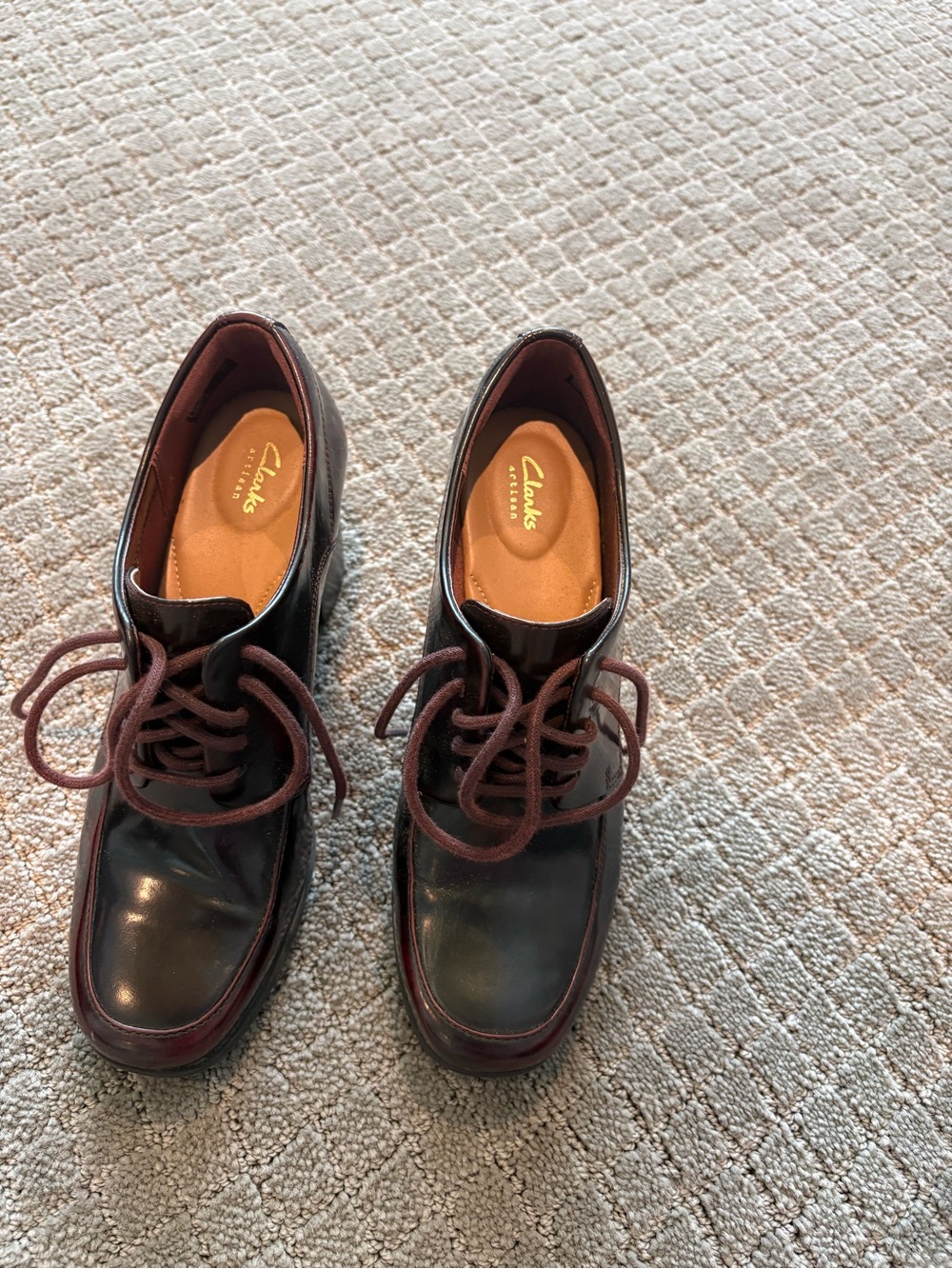 Clarks Men’s Dark Brown Leather Oxfords with Burgundy Trim
